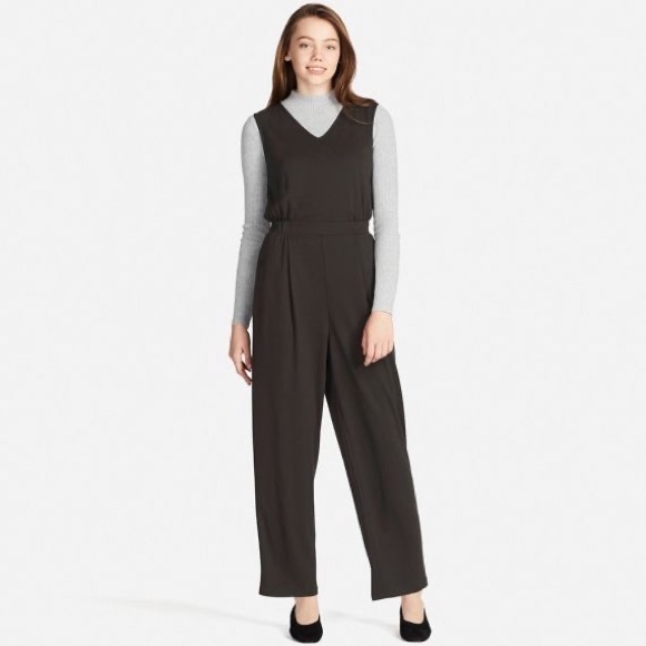 Uniqlo Pants - Women’s uniqlo v neck jumpsuit